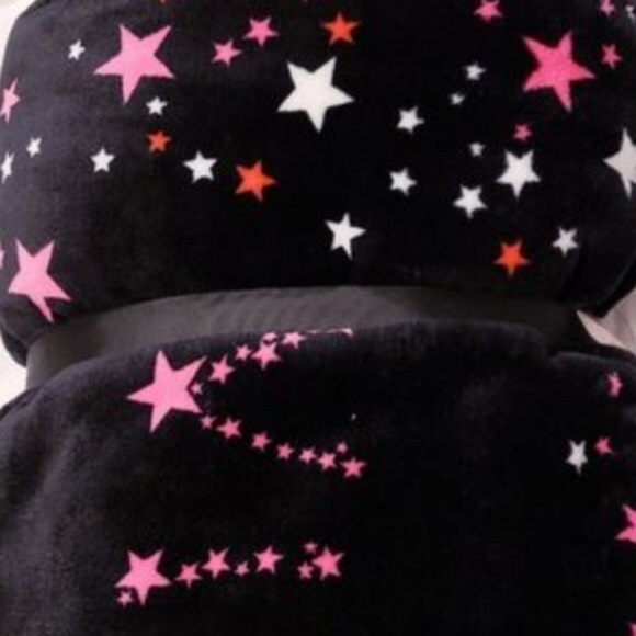 Victoria’s Secret Sherpa Blanket​​​​ - Picture 6 of 6